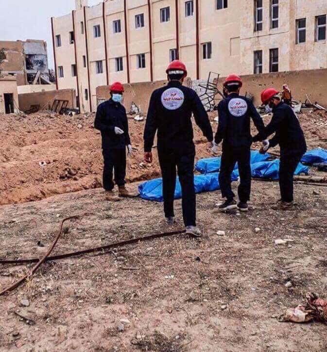 اكتشاف مقبرتين جماعيتين في مدينة الرقة يحويان 500 جثة لضحايا مدنيين