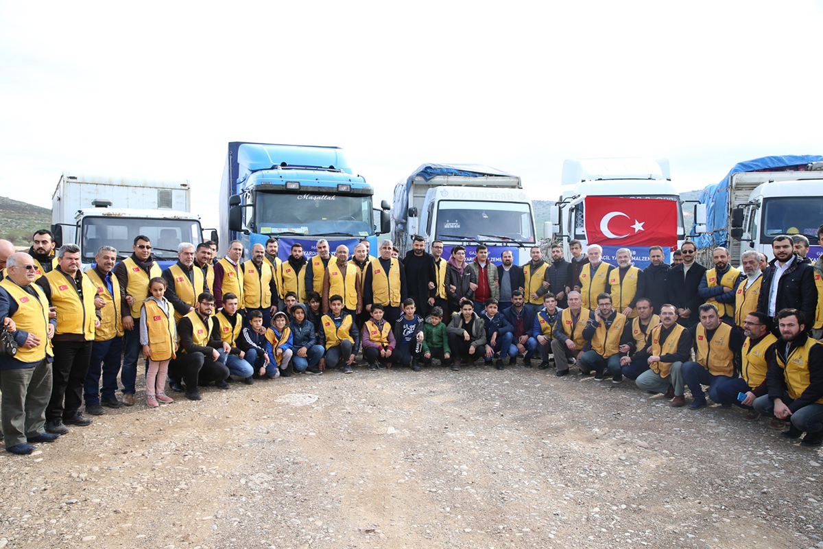 مساعدات من جمعية الخير ''إييليك دار'' للمهجرين السوريين من إدلب