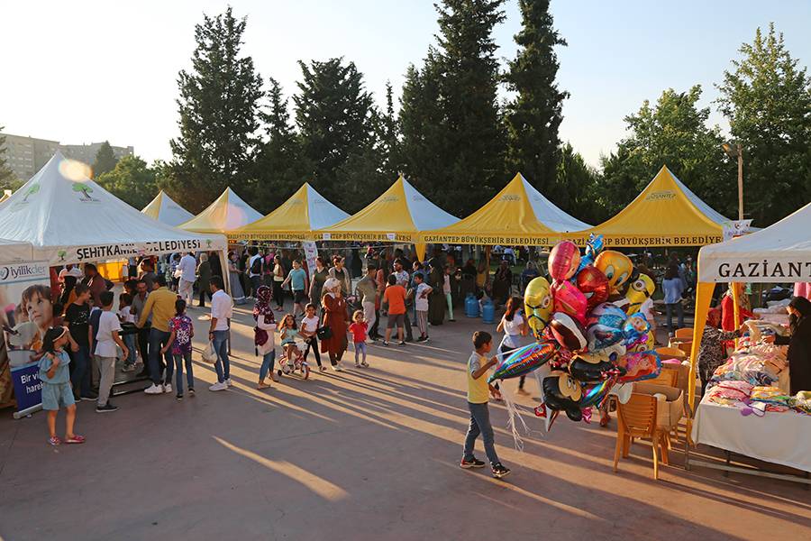 مؤسسة وقف بلبل زادة  Bülbülzade  تنظم فعالية السوق الخيري ومهرجانات الربيع