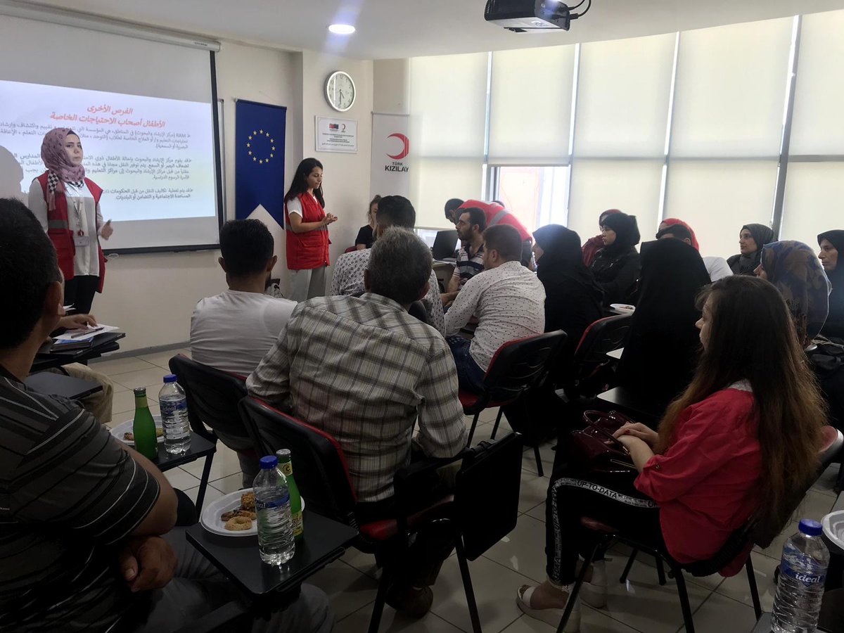 يستمر تقديم الدروس والتدريبات في مجال "الوعي" في مركز الهلال الأحمر التركي