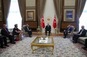 أردوغان يبحث مع وفد أوروبي ملف اللاجئين السوريين