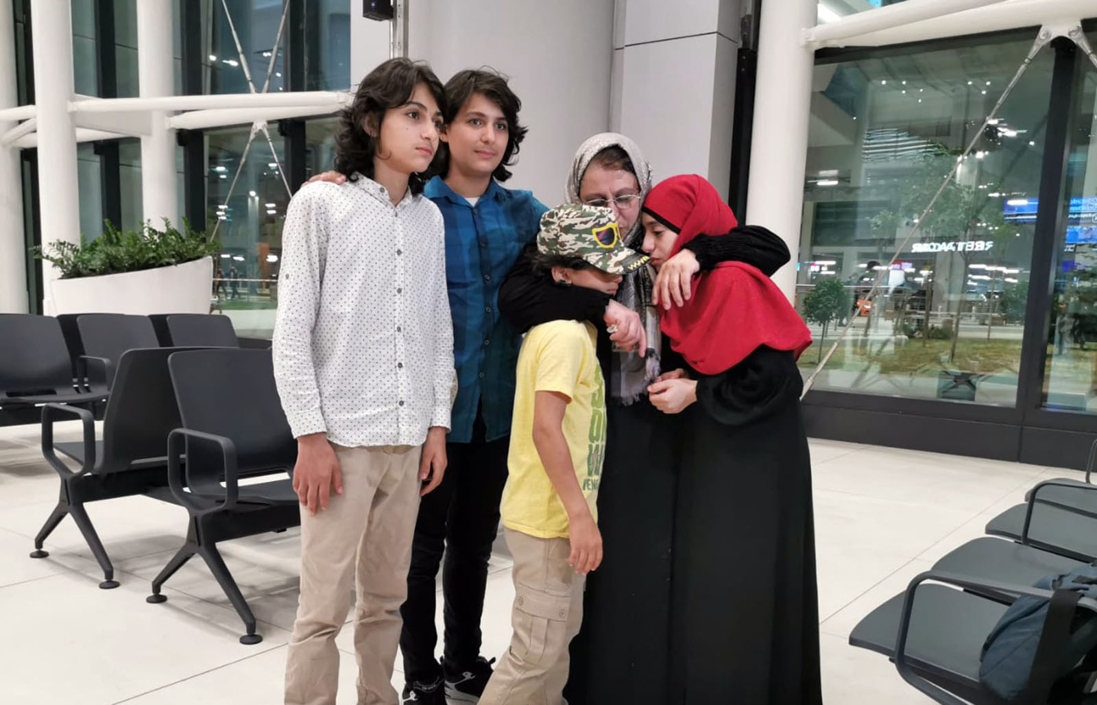 السورية أمينة الملهم تلتقي بأبنائها