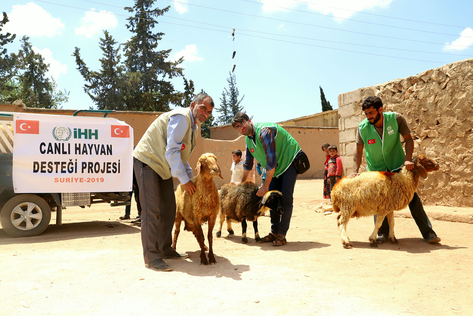 İHH’dan Yetim ailelerine destek