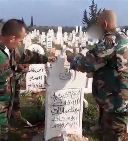 قوات النظام السوري تهدم مقابر المدنيين في خان السبل بإدلب