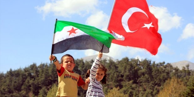 الأتراك يقفون تضامناً مع إخوتهم السوريين
